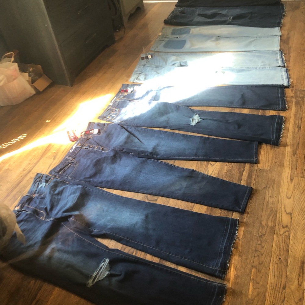 No Boundaries  BRAND NEW 9 PAIRS YOU GET !!!!!Dark Blue and Light Blue Jeans Lot